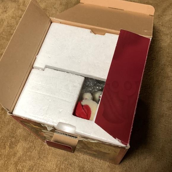 Kirkland Signature Fabric Mache Santa by the Fireplace Vintage - Picture 12 of 14